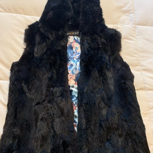 Black rabbit vest with hood and pockets - Picture 3 of 10